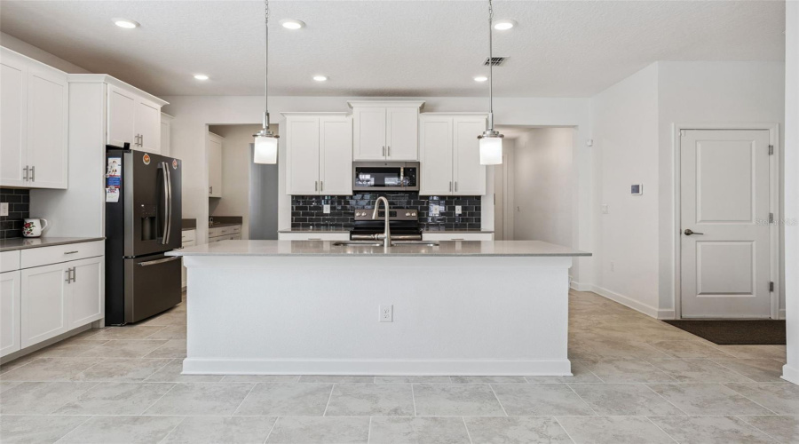 DAVENPORT, Florida 33896, 5 Bedrooms Bedrooms, ,4 BathroomsBathrooms,Residential,For Sale,OLYMPIC CLUB,0,MFRS5142329