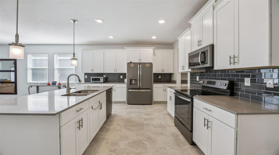 DAVENPORT, Florida 33896, 5 Bedrooms Bedrooms, ,4 BathroomsBathrooms,Residential,For Sale,OLYMPIC CLUB,0,MFRS5142329