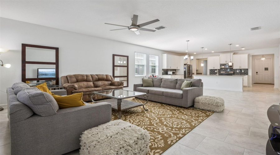 DAVENPORT, Florida 33896, 5 Bedrooms Bedrooms, ,4 BathroomsBathrooms,Residential,For Sale,OLYMPIC CLUB,0,MFRS5142329