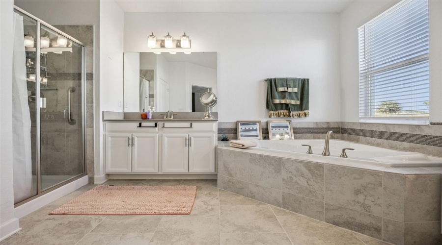DAVENPORT, Florida 33896, 5 Bedrooms Bedrooms, ,4 BathroomsBathrooms,Residential,For Sale,OLYMPIC CLUB,0,MFRS5142329