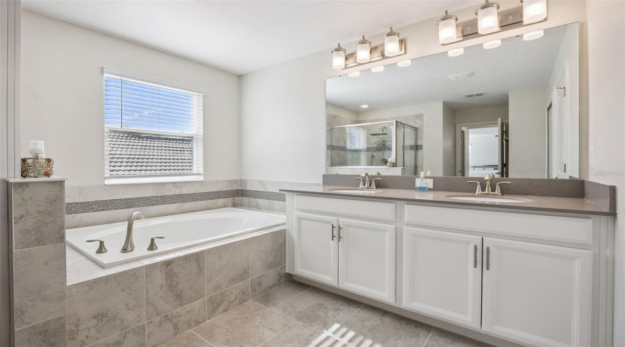 DAVENPORT, Florida 33896, 5 Bedrooms Bedrooms, ,4 BathroomsBathrooms,Residential,For Sale,OLYMPIC CLUB,0,MFRS5142329