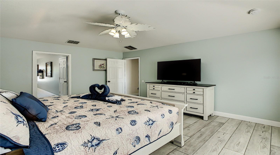 KISSIMMEE, Florida 34747, 6 Bedrooms Bedrooms, ,4 BathroomsBathrooms,Residential,For Sale,MANESTY,0,MFRO6415823