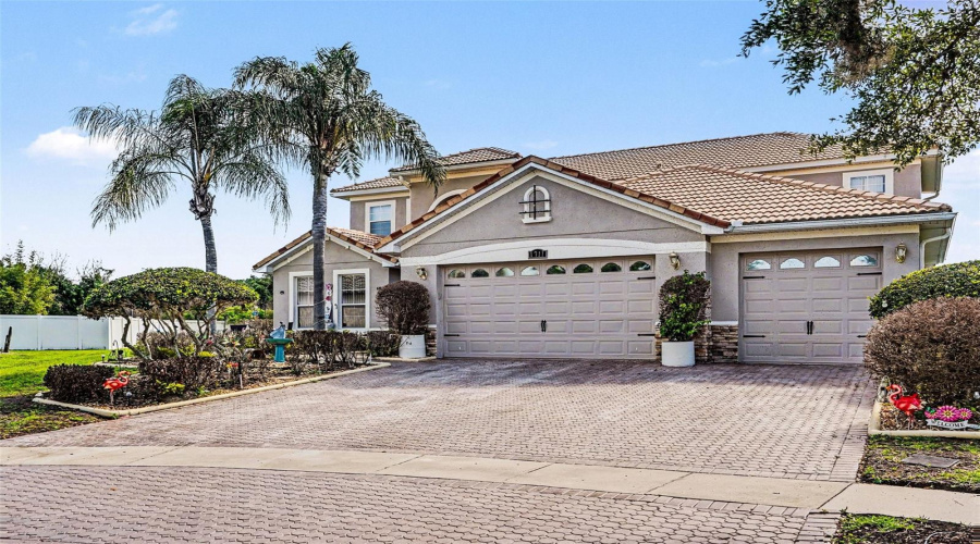 KISSIMMEE, Florida 34746, 5 Bedrooms Bedrooms, ,5 BathroomsBathrooms,Residential,For Sale,WINDWARD OAKS,0,MFRO6411503