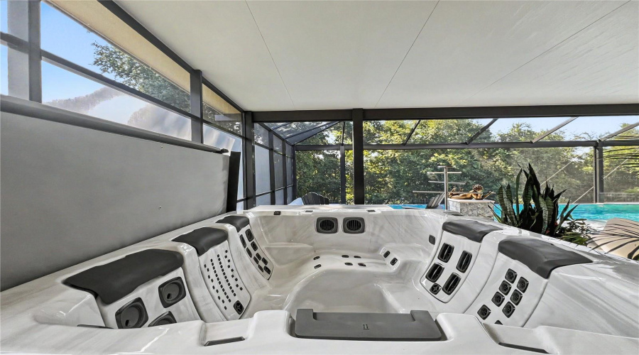 6 Person Spa