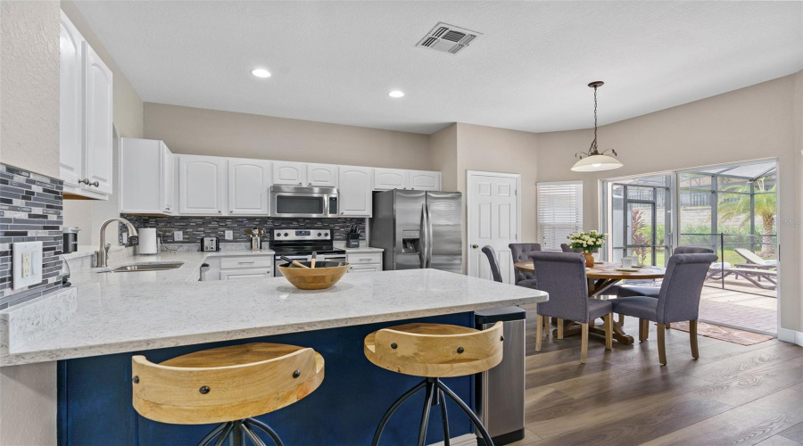 KISSIMMEE, Florida 34747, 6 Bedrooms Bedrooms, ,4 BathroomsBathrooms,Residential,For Sale,BASNETT,0,MFRO6416299
