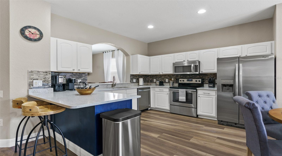 KISSIMMEE, Florida 34747, 6 Bedrooms Bedrooms, ,4 BathroomsBathrooms,Residential,For Sale,BASNETT,0,MFRO6416299