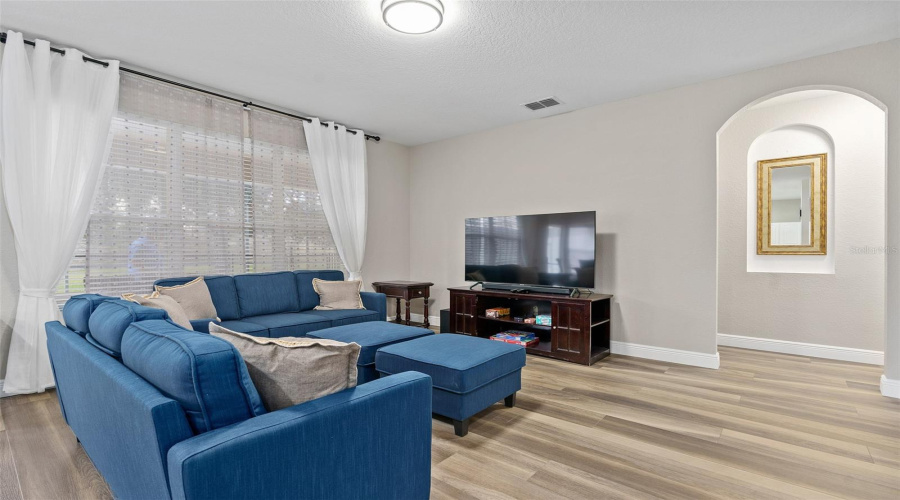 KISSIMMEE, Florida 34747, 6 Bedrooms Bedrooms, ,4 BathroomsBathrooms,Residential,For Sale,BASNETT,0,MFRO6416299