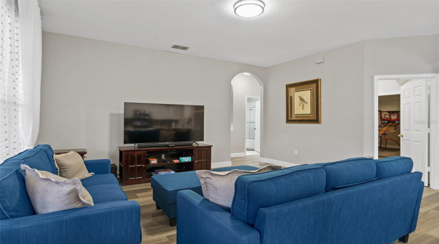 KISSIMMEE, Florida 34747, 6 Bedrooms Bedrooms, ,4 BathroomsBathrooms,Residential,For Sale,BASNETT,0,MFRO6416299