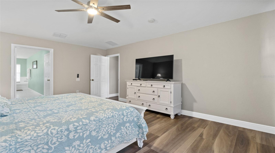 KISSIMMEE, Florida 34747, 6 Bedrooms Bedrooms, ,4 BathroomsBathrooms,Residential,For Sale,BASNETT,0,MFRO6416299