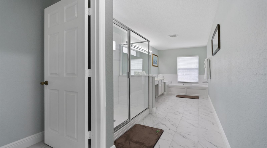 KISSIMMEE, Florida 34747, 6 Bedrooms Bedrooms, ,4 BathroomsBathrooms,Residential,For Sale,BASNETT,0,MFRO6416299