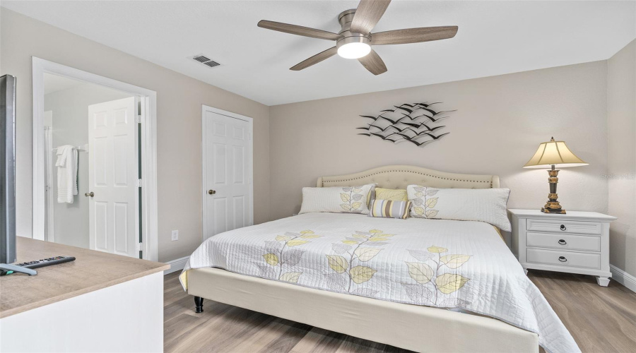 KISSIMMEE, Florida 34747, 6 Bedrooms Bedrooms, ,4 BathroomsBathrooms,Residential,For Sale,BASNETT,0,MFRO6416299