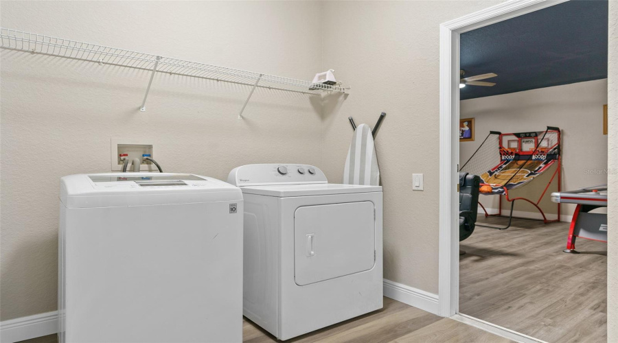 KISSIMMEE, Florida 34747, 6 Bedrooms Bedrooms, ,4 BathroomsBathrooms,Residential,For Sale,BASNETT,0,MFRO6416299