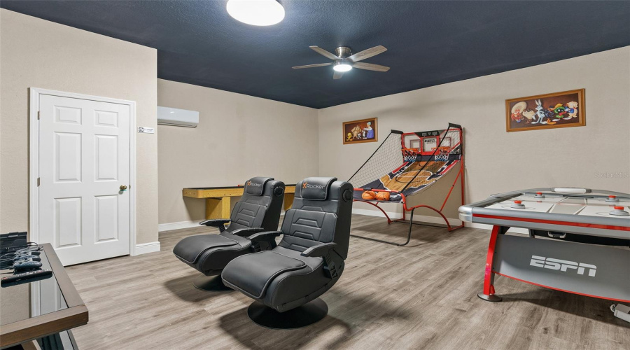 KISSIMMEE, Florida 34747, 6 Bedrooms Bedrooms, ,4 BathroomsBathrooms,Residential,For Sale,BASNETT,0,MFRO6416299