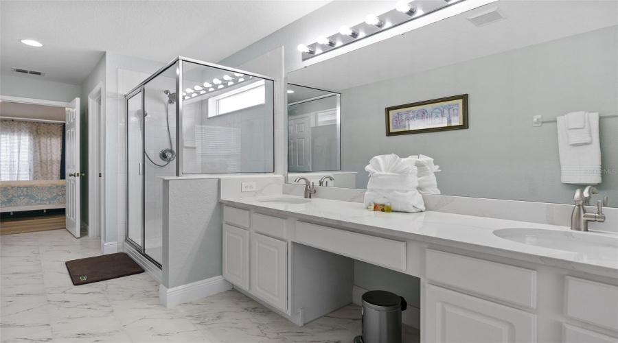 KISSIMMEE, Florida 34747, 6 Bedrooms Bedrooms, ,4 BathroomsBathrooms,Residential,For Sale,BASNETT,0,MFRO6416299