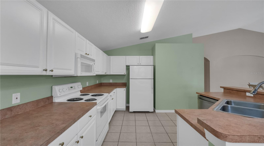 KISSIMMEE, Florida 34746, 4 Bedrooms Bedrooms, ,2 BathroomsBathrooms,Residential,For Sale,CUMBRIAN LAKES,0,MFRO6416389