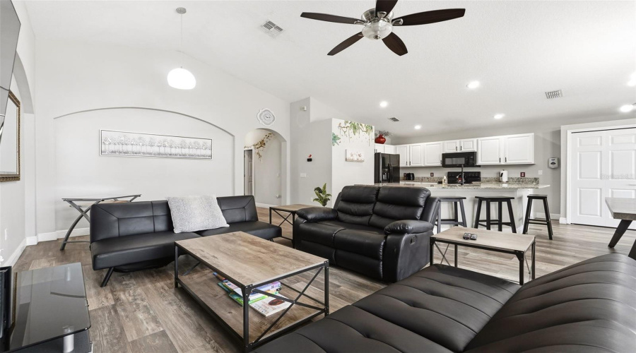 KISSIMMEE, Florida 34746, 4 Bedrooms Bedrooms, ,3 BathroomsBathrooms,Residential,For Sale,CUMBRIAN LAKES,0,MFRO6416489