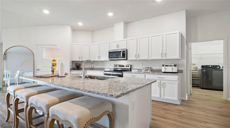 DAVENPORT, Florida 33896, 3 Bedrooms Bedrooms, ,2 BathroomsBathrooms,Residential,For Sale,OVERPOOL,0,MFRS5151132