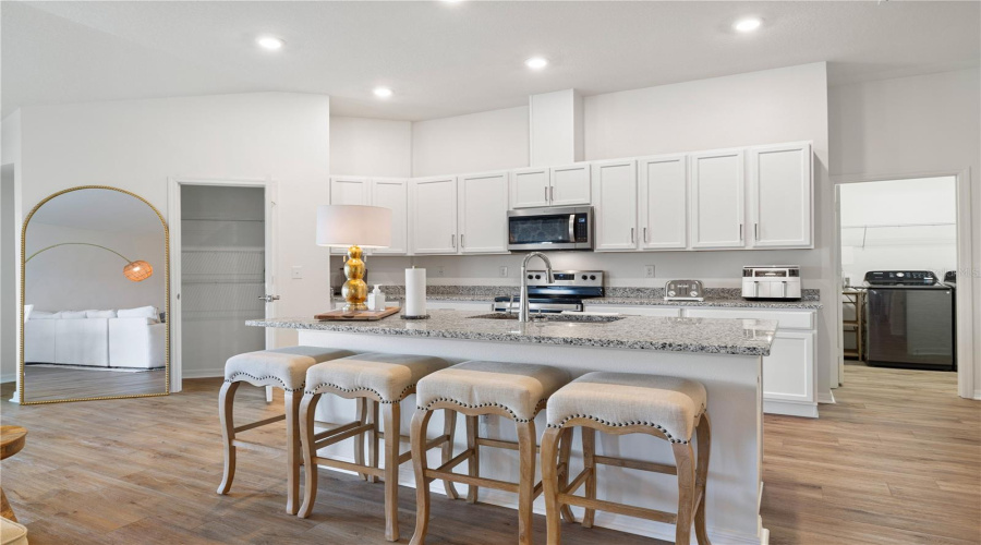 DAVENPORT, Florida 33896, 3 Bedrooms Bedrooms, ,2 BathroomsBathrooms,Residential,For Sale,OVERPOOL,0,MFRS5151132