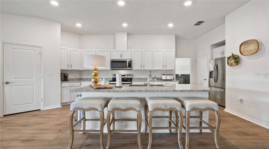 DAVENPORT, Florida 33896, 3 Bedrooms Bedrooms, ,2 BathroomsBathrooms,Residential,For Sale,OVERPOOL,0,MFRS5151132