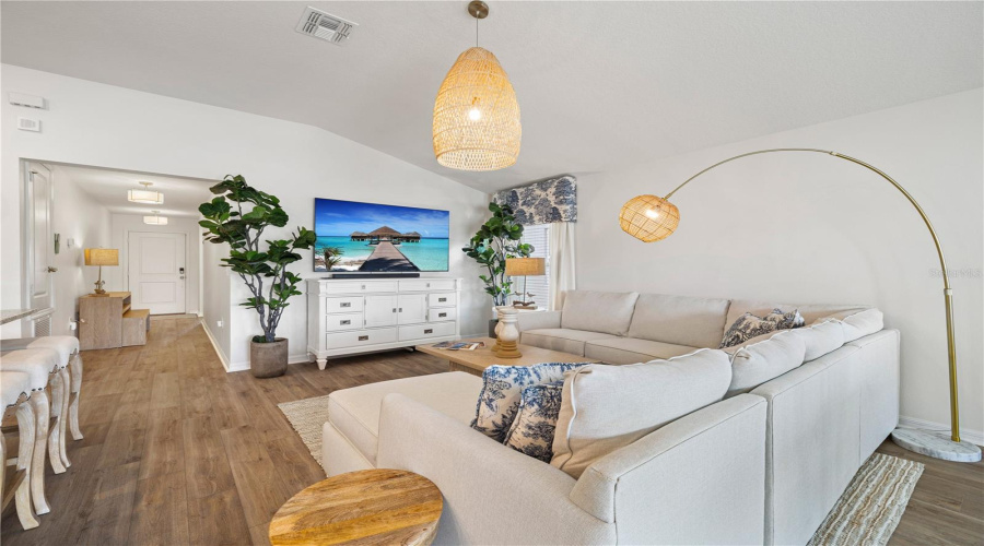 DAVENPORT, Florida 33896, 3 Bedrooms Bedrooms, ,2 BathroomsBathrooms,Residential,For Sale,OVERPOOL,0,MFRS5151132