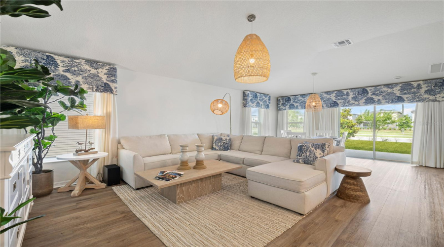 DAVENPORT, Florida 33896, 3 Bedrooms Bedrooms, ,2 BathroomsBathrooms,Residential,For Sale,OVERPOOL,0,MFRS5151132