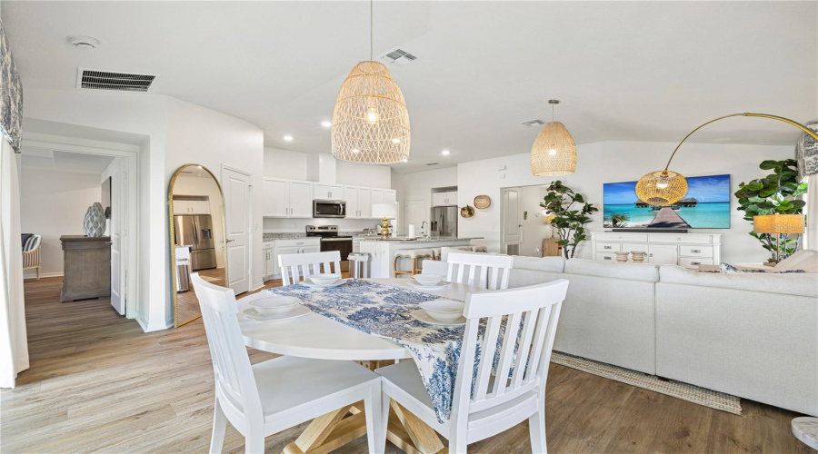 DAVENPORT, Florida 33896, 3 Bedrooms Bedrooms, ,2 BathroomsBathrooms,Residential,For Sale,OVERPOOL,0,MFRS5151132