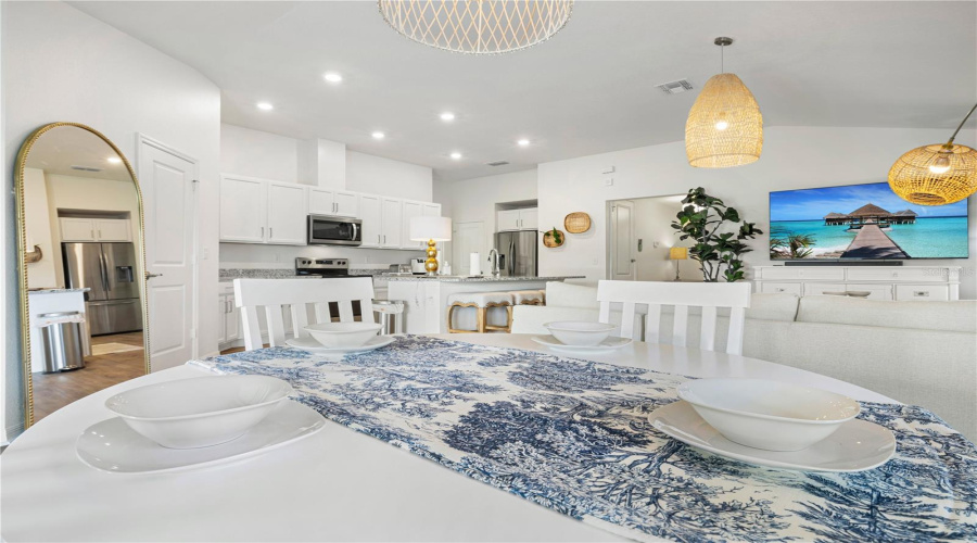 DAVENPORT, Florida 33896, 3 Bedrooms Bedrooms, ,2 BathroomsBathrooms,Residential,For Sale,OVERPOOL,0,MFRS5151132
