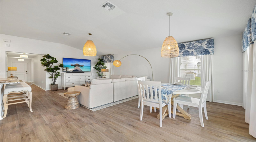 DAVENPORT, Florida 33896, 3 Bedrooms Bedrooms, ,2 BathroomsBathrooms,Residential,For Sale,OVERPOOL,0,MFRS5151132