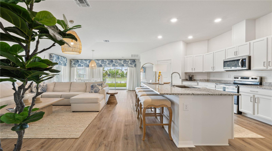 DAVENPORT, Florida 33896, 3 Bedrooms Bedrooms, ,2 BathroomsBathrooms,Residential,For Sale,OVERPOOL,0,MFRS5151132