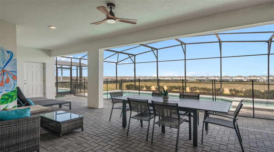 outdoor screened in lanai overlooking private pool