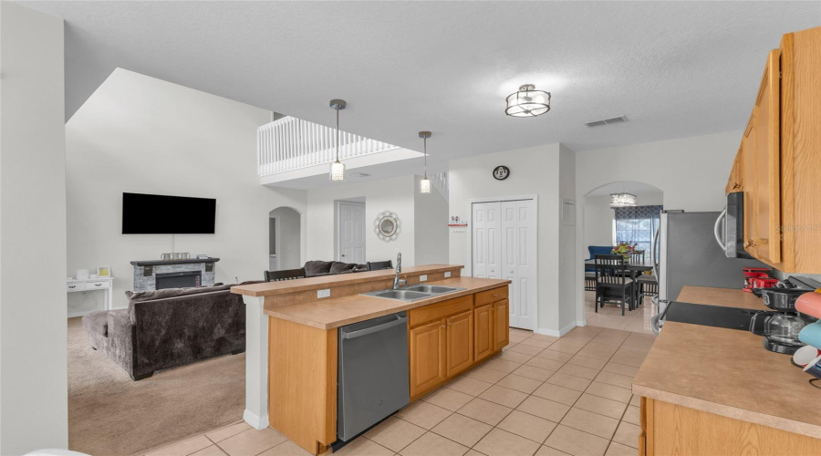DAVENPORT, Florida 33897, 5 Bedrooms Bedrooms, ,3 BathroomsBathrooms,Residential,For Sale,LANCASTER,0,MFRTB8451603