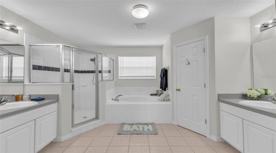 DAVENPORT, Florida 33897, 5 Bedrooms Bedrooms, ,3 BathroomsBathrooms,Residential,For Sale,LANCASTER,0,MFRTB8451603