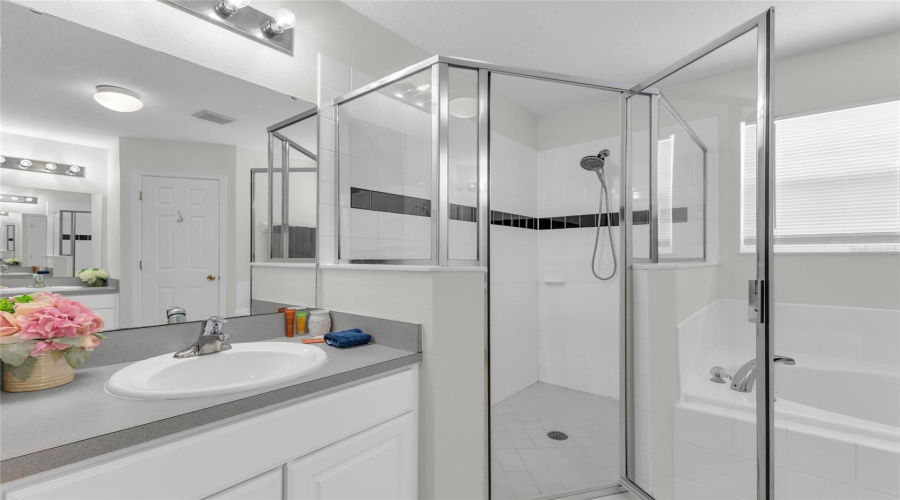 DAVENPORT, Florida 33897, 5 Bedrooms Bedrooms, ,3 BathroomsBathrooms,Residential,For Sale,LANCASTER,0,MFRTB8451603