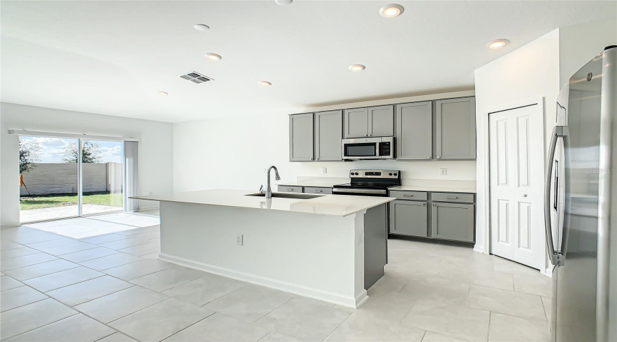 DAVENPORT, Florida 33837, 4 Bedrooms Bedrooms, ,2 BathroomsBathrooms,Residential,For Sale,BURNEY FALLS,0,MFRS5151720