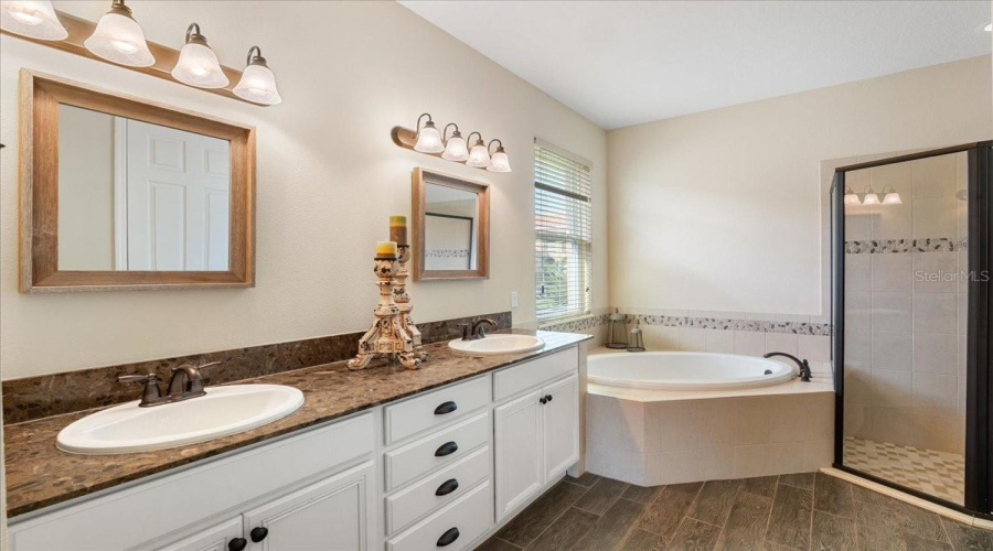 KISSIMMEE, Florida 34746, 3 Bedrooms Bedrooms, ,2 BathroomsBathrooms,Residential,For Sale,BOWFIN,0,MFRS5151840