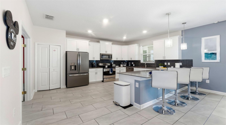 DAVENPORT, Florida 33896, 8 Bedrooms Bedrooms, ,6 BathroomsBathrooms,Residential,For Sale,DROP SHOT,0,MFRGC541195