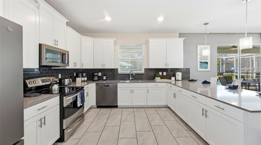 DAVENPORT, Florida 33896, 8 Bedrooms Bedrooms, ,6 BathroomsBathrooms,Residential,For Sale,DROP SHOT,0,MFRGC541195