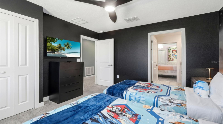 DAVENPORT, Florida 33896, 8 Bedrooms Bedrooms, ,6 BathroomsBathrooms,Residential,For Sale,DROP SHOT,0,MFRGC541195