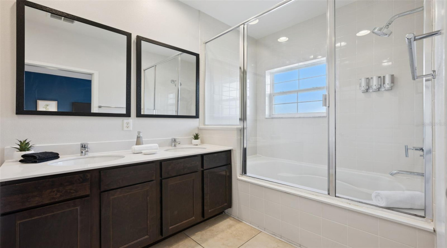 KISSIMMEE, Florida 34746, 2 Bedrooms Bedrooms, ,2 BathroomsBathrooms,Residential,For Sale,BUGATTI,0,MFRS5151918