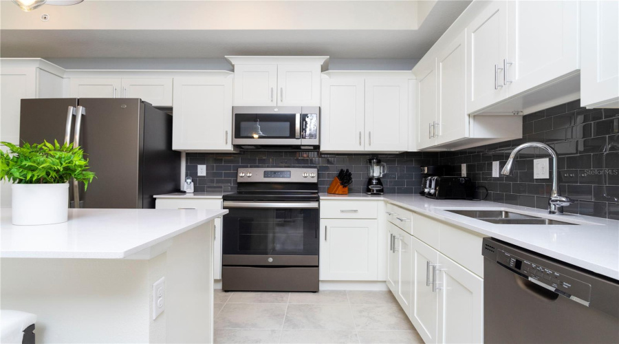 KISSIMMEE, Florida 34746, 2 Bedrooms Bedrooms, ,2 BathroomsBathrooms,Residential,For Sale,PARADOX,0,MFRS5151649