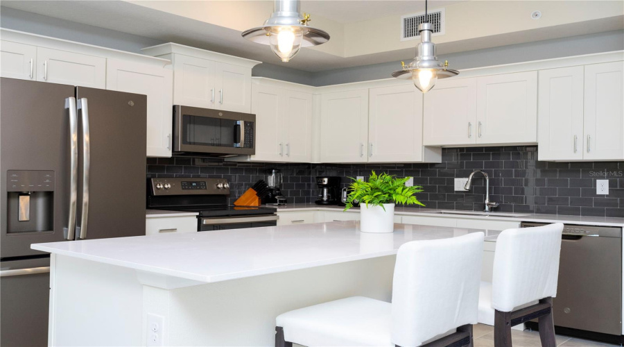 KISSIMMEE, Florida 34746, 2 Bedrooms Bedrooms, ,2 BathroomsBathrooms,Residential,For Sale,PARADOX,0,MFRS5151649