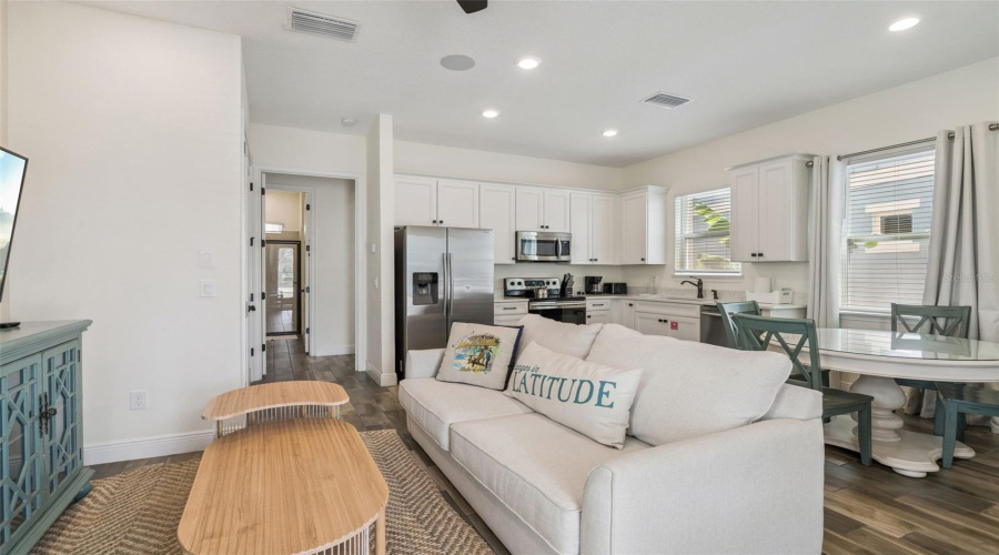 KISSIMMEE, Florida 34747, 2 Bedrooms Bedrooms, ,2 BathroomsBathrooms,Residential,For Sale,KNEE DEEP,0,MFRS5151963