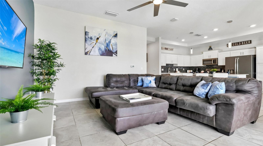 KISSIMMEE, Florida 34746, 2 Bedrooms Bedrooms, ,2 BathroomsBathrooms,Residential,For Sale,PARADOX,0,MFRP4939060