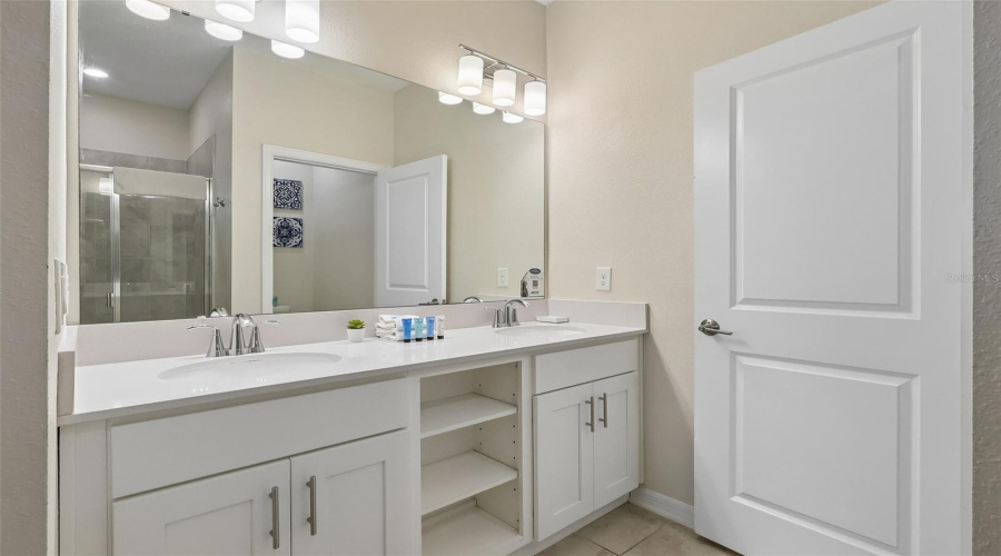 KISSIMMEE, Florida 34746, 2 Bedrooms Bedrooms, ,2 BathroomsBathrooms,Residential,For Sale,PARADOX,0,MFRP4939060
