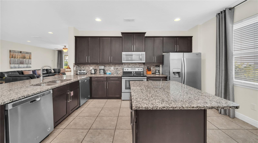KISSIMMEE, Florida 34747, 6 Bedrooms Bedrooms, ,6 BathroomsBathrooms,Residential,For Sale,BURMA,0,MFRO6416434