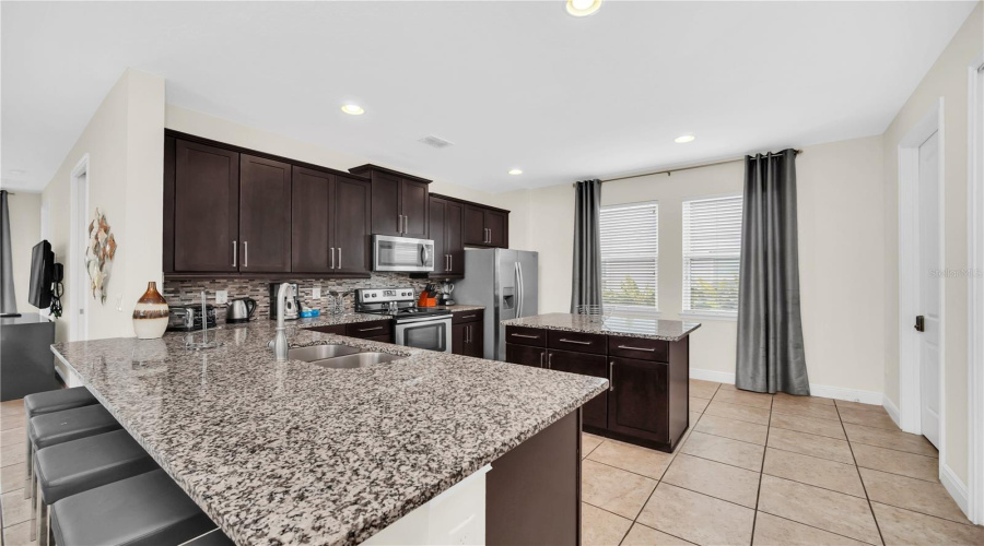 KISSIMMEE, Florida 34747, 6 Bedrooms Bedrooms, ,6 BathroomsBathrooms,Residential,For Sale,BURMA,0,MFRO6416434