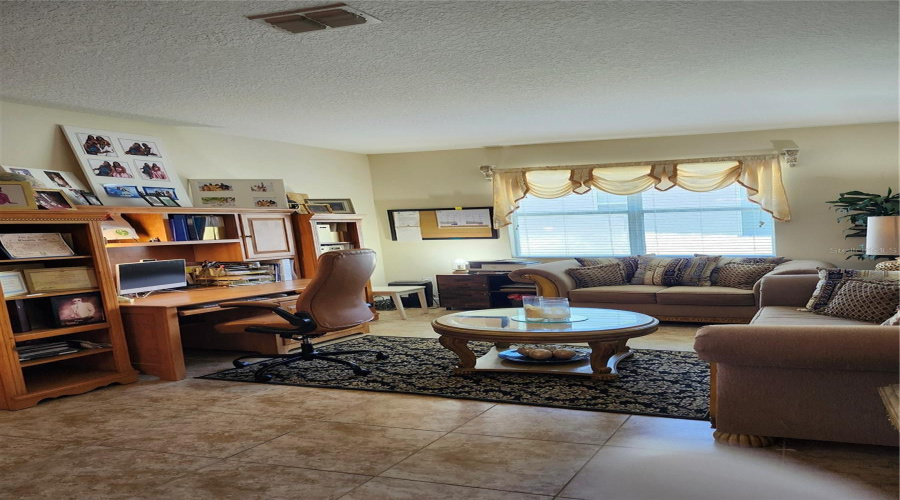 DAVENPORT, Florida 33837, 4 Bedrooms Bedrooms, ,3 BathroomsBathrooms,Residential,For Sale,LAKE SIDE,0,MFRS5149453