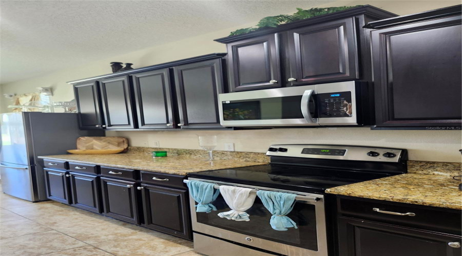 DAVENPORT, Florida 33837, 4 Bedrooms Bedrooms, ,3 BathroomsBathrooms,Residential,For Sale,LAKE SIDE,0,MFRS5149453