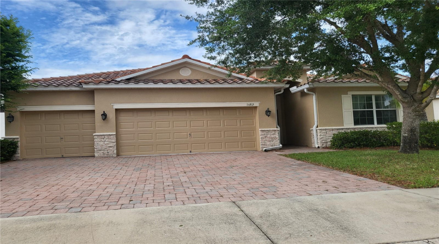 DAVENPORT, Florida 33837, 4 Bedrooms Bedrooms, ,3 BathroomsBathrooms,Residential,For Sale,LAKE SIDE,0,MFRS5149453