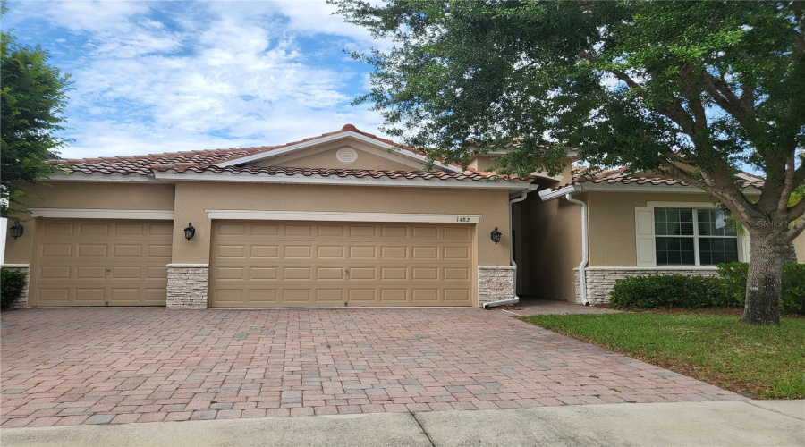 DAVENPORT, Florida 33837, 4 Bedrooms Bedrooms, ,3 BathroomsBathrooms,Residential,For Sale,LAKE SIDE,0,MFRS5149453